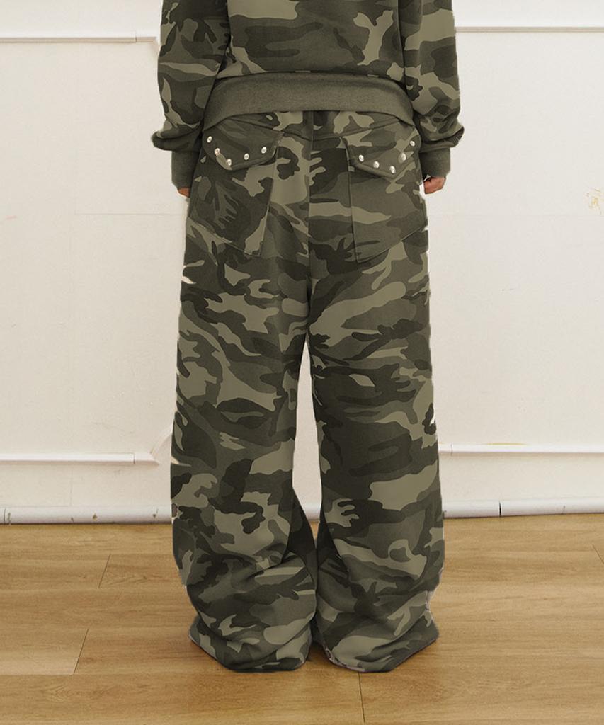 Tansanmageunesyum Juyoung X Tansan Studded Sweatpants (Camo Khaki)