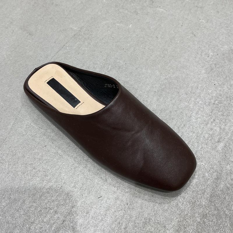 Mode SUOJIALUN Sommer Flacher Absatz Damen Slipper Mode Damen Lässig Runde Zehenpartie Slip-On Pantoletten Schuhe Outdoor Weiches Leder Sandalen Slides