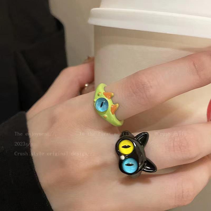 "Funny Black Cat Cartoon Ring - Big Eyes, Cute Gift for Girlfriends & Couples"