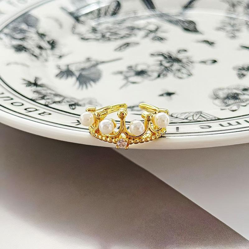 Medieval Vintage Hollow Lace Crown Colored Treasure Ring Women'S Retro Light Luxury High-End Niche Ring