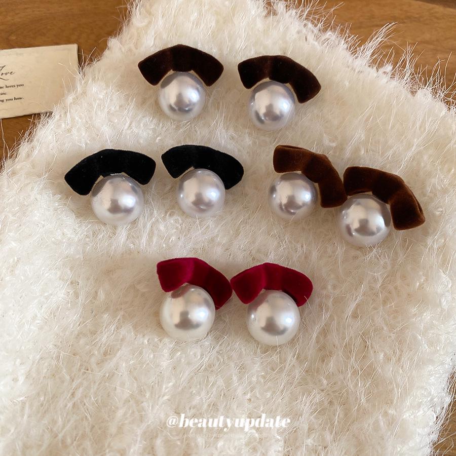 Silver Needle Pearl Bow Stud Earrings - Retro High-End Niche Atmosphere