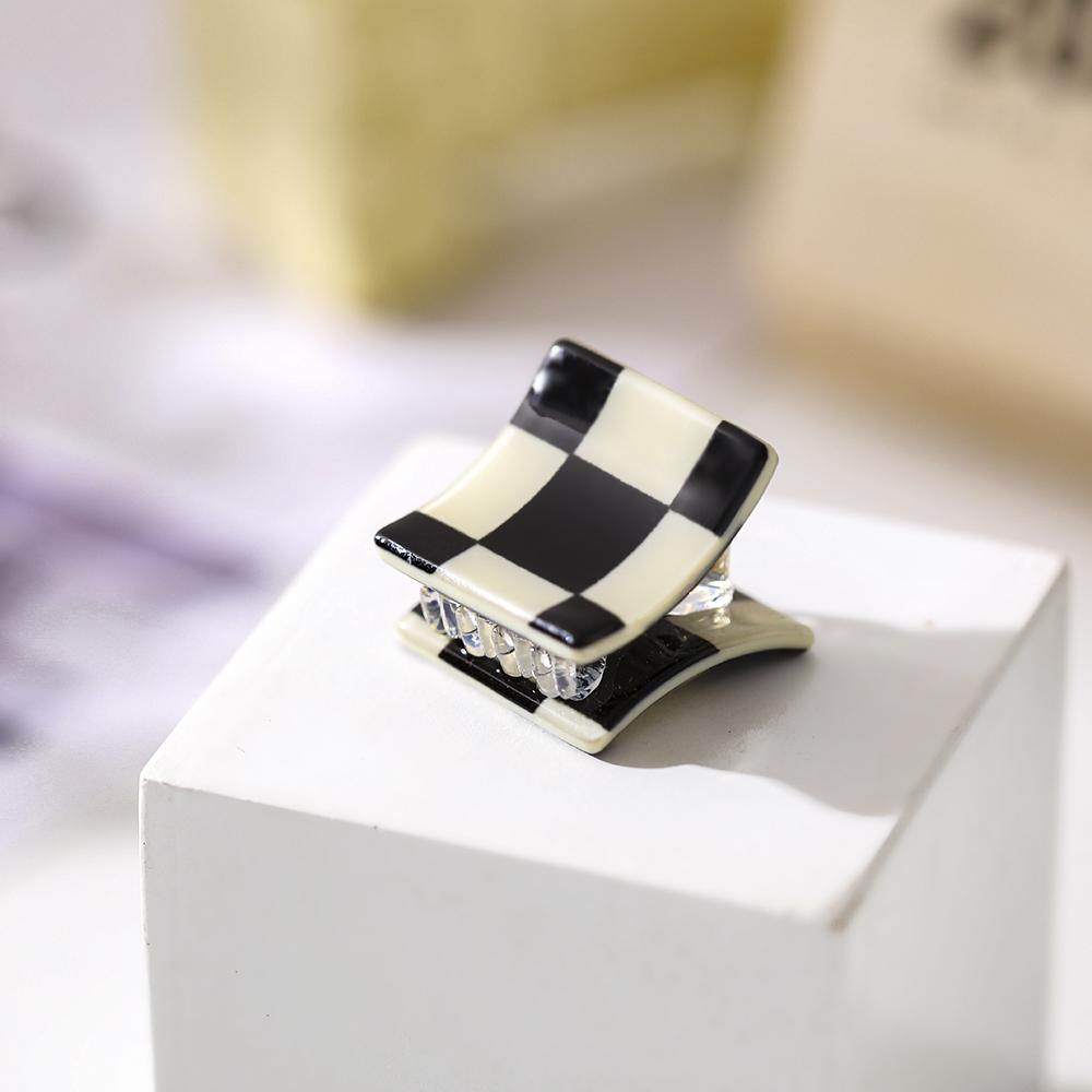2023 Black and White Small Hair Claws Women's Fashion Temperament Hair Can Clip Elegant Hair Accessories