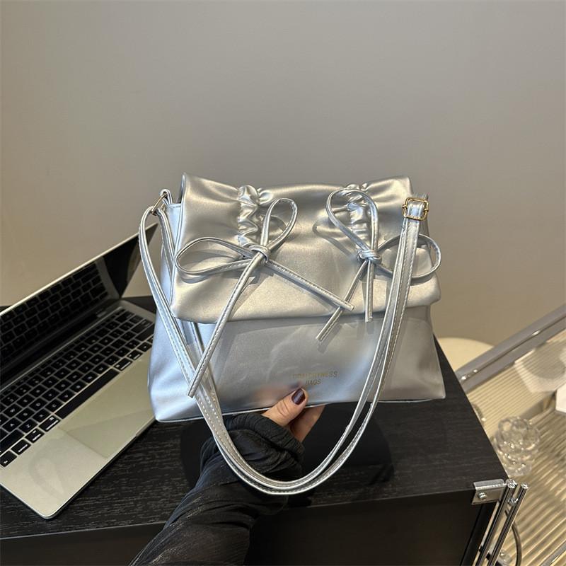 Stylish Large Capacity Casual Tote Bag For Women In Chic Solid Colors For Daily Use