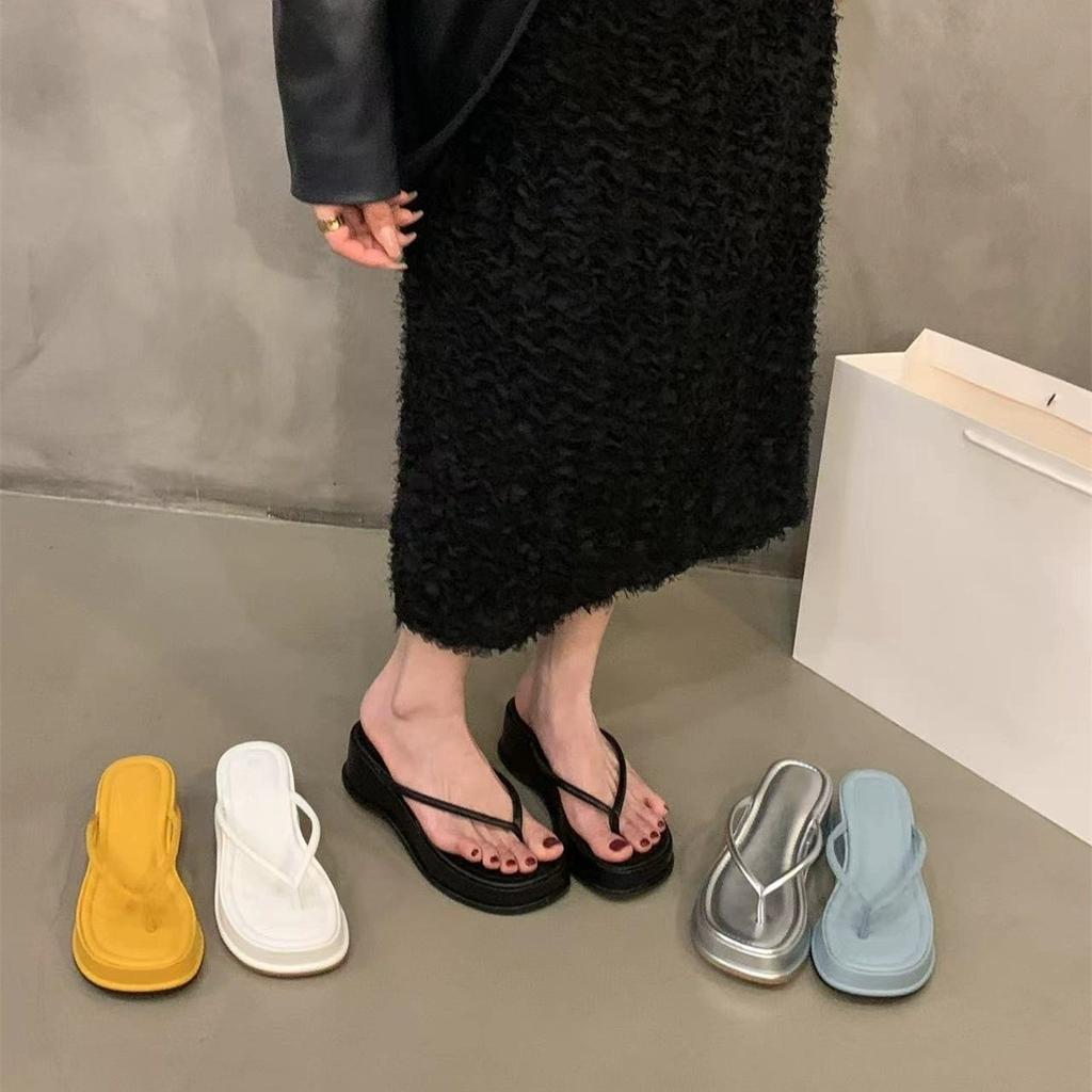 Keilabsatz erhöhte Kneif-Flip-Flops Feenschuhe 2025 neuer Sommer Oberbekleidung Urlaub dicksohlige Sandalen