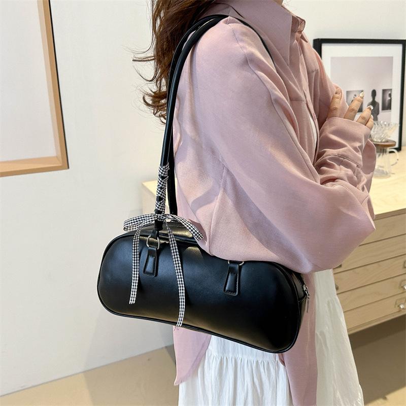 Retro underarm bag women's 2025 summer new simple fashion shoulder bag niche large-capacity portable commuter bag