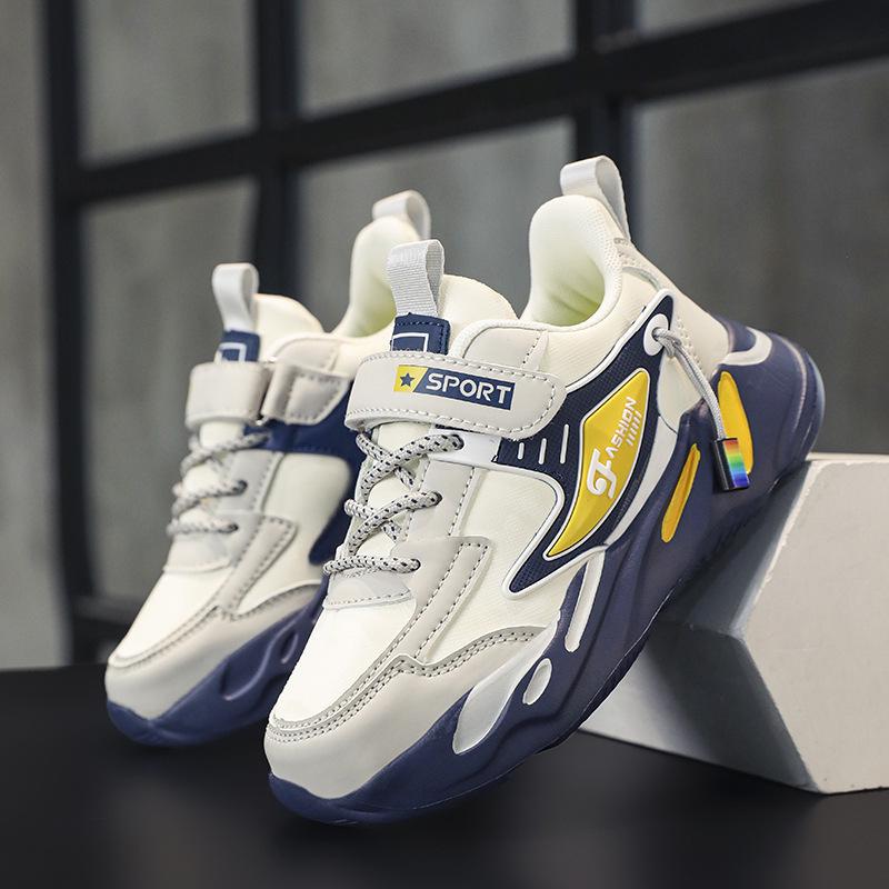 Waterproof Leather Boys' Sneakers: Lightweight, Breathable, Soft Sole Casual Running Shoes for Medium and Large Primary School Children.