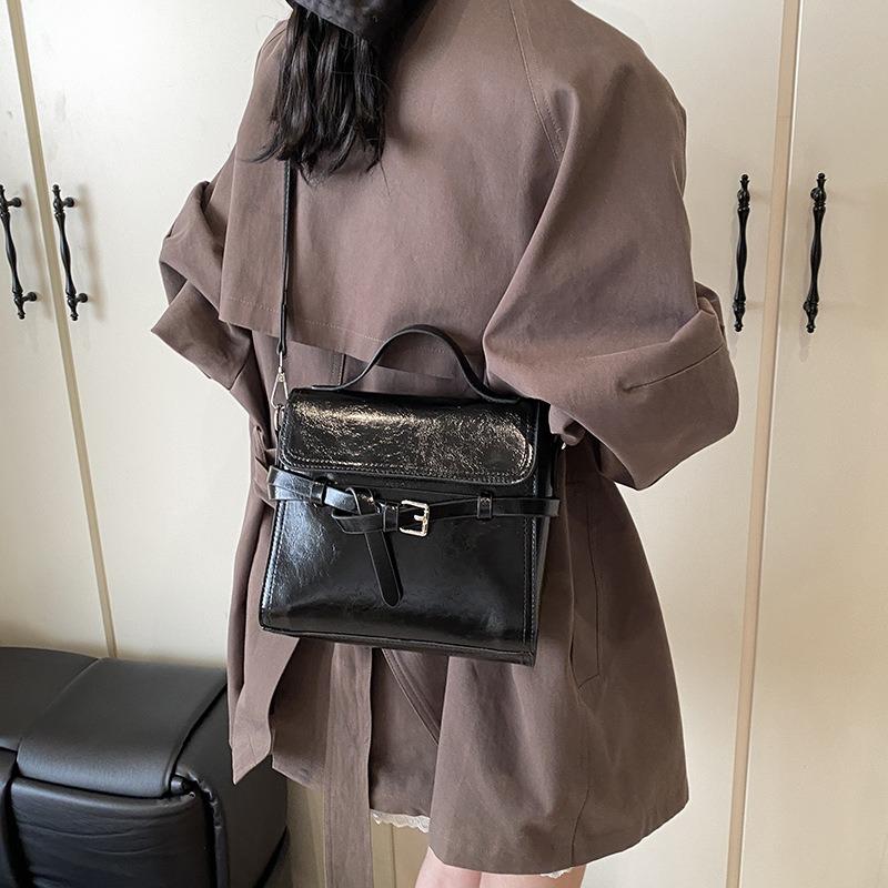 Retro small bag women's autumn and winter versatile new fashion shoulder messenger bag portable work small bag