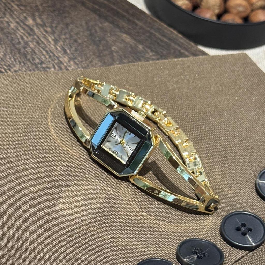 Retro Gold Square Dial Bracelet Watch - Classic European & American Style Women's Bangle
