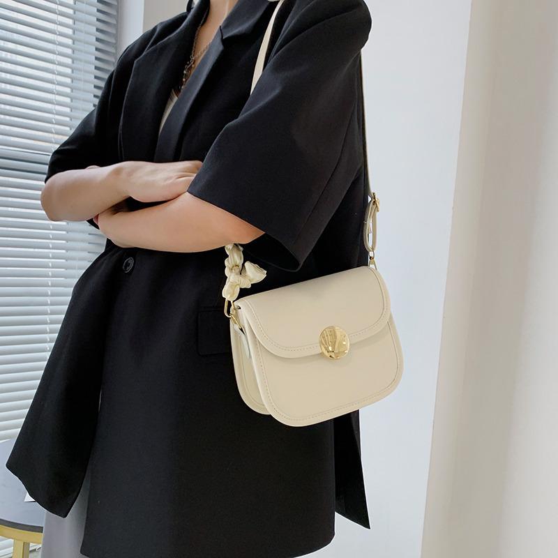 Trendy Crossbody Messenger Bags For Women Fashion Small Underarm Shoulder Bag Purse All-match Female Solid Color Hasp Flap Bag