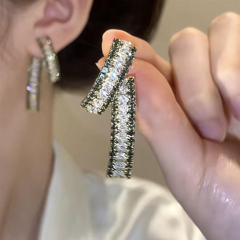 

111 Silver Needle High Sense Geometric Cross Zircon Stud Earrings Women, Fashion Temperament Light Luxury Earrings Exquisite Versatile Earrings 925 silver needle