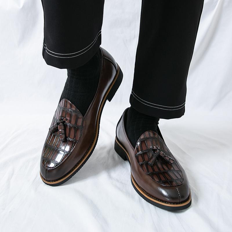 Fashion Spring New Men's Green Banquet Wedding Casual Leather Shoes Fashion Brand Men's Business Comfortable Pointed Tassel Loafers