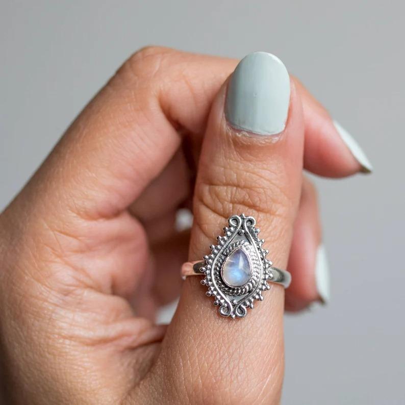 

Кольцо с драгоценным камнем из лунного камня, богемное кольцо из твердого серебра 925 пробы, подарок для нее, эффектное кольцо, кольцо для праздничной одежды, серебряные украшения 10