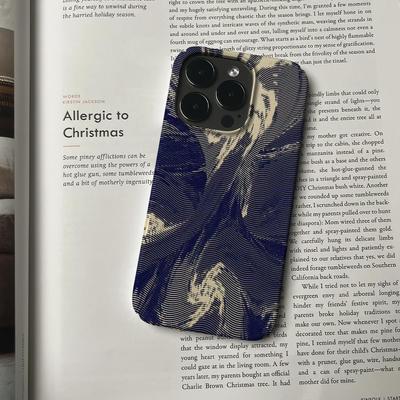 Coque de téléphone élégante à motif abstrait bleu marine et beige tourbillonnante, texturée et épurée, pour iPhone 17 16 15 14 11 12 13 Pro Max Air Plus