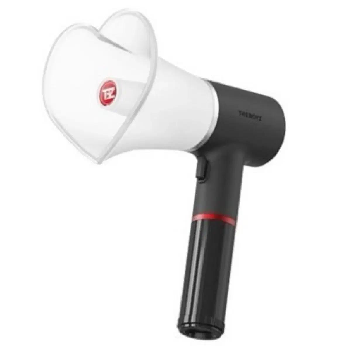 

Мальчики подбадривают Бонд Дерби Бонг