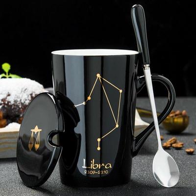 Tazze in ceramica 12 costellazioni Tazze creative con coperchio a cucchiaio Tazza nera in porcellana Zodiaco Tazza da caffè al latte Bicchieri Regalo per coppie