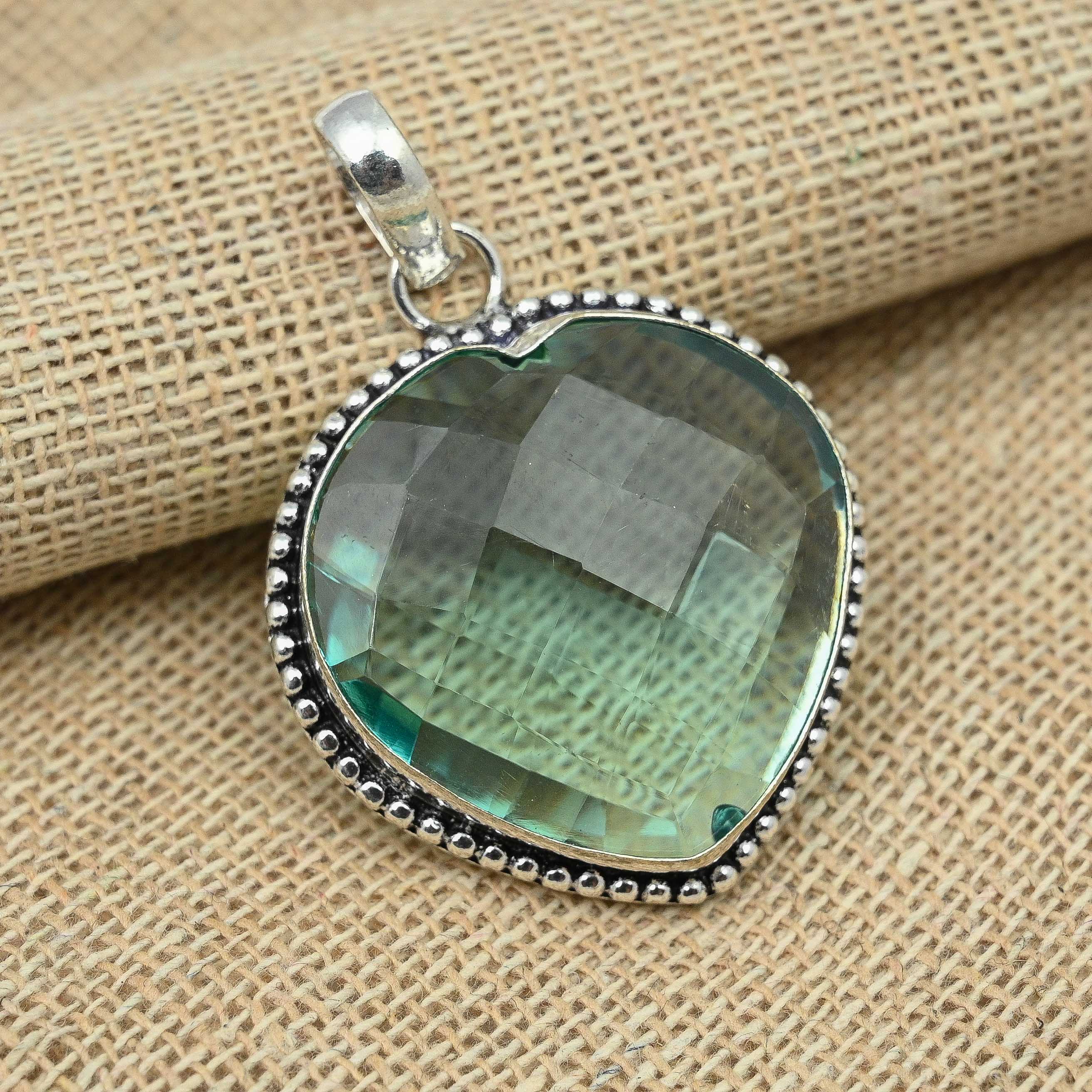 

Зеленый аметист драгоценный камень стерлингового серебра 925 пробы ручной работы сердце дизайн кулон ювелирные изделия 1.88 Inches зелёный