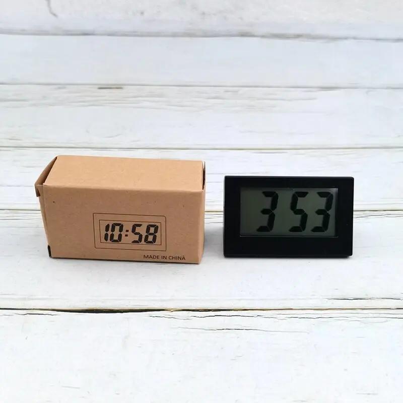 Batteriebetriebene Mini-Tischuhr mit Datum und 12-Stunden-Zeitanzeige, tragbare elektronische LCD-Tischuhr für Wohnzimmer und Schlafzimmer