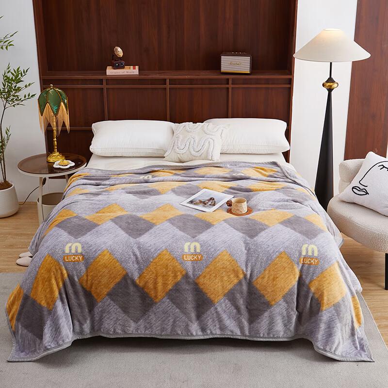 Beigeman Baroque Thickened Velvet Fiber Quilt