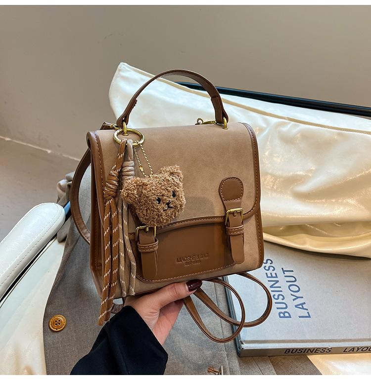 

Retro matte backpack women s fashion niche design 2025 new casual street schoolbag travel messenger bag коричневий