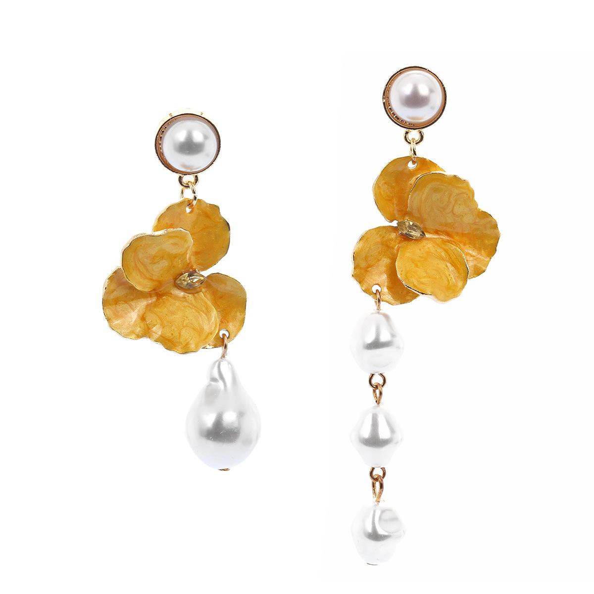 

DIGADAGU Metal Asymmetrical Flower Dangle Earrings New Minimalist Baroque Earrings Women s Everyday Zircon Accessories жёлтый