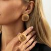 Eleganti Orecchini Rotondi Geometrici Vuoti in Metallo Intrecciato Stile Retrò con Anello Diviso