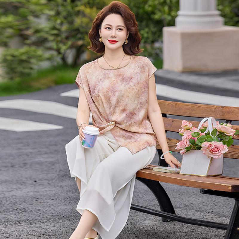 Mom's Elegant 2026 Floral Two-Piece: Summer Wide-Leg Pants & Top Set for Middle-Aged and Elderly Women