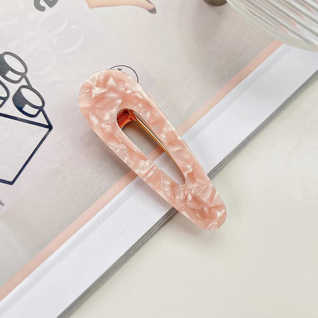 Barrette à cheveux en acrylique imprimé léopard: Barrette à frange rétro haut de gamme pour femmes