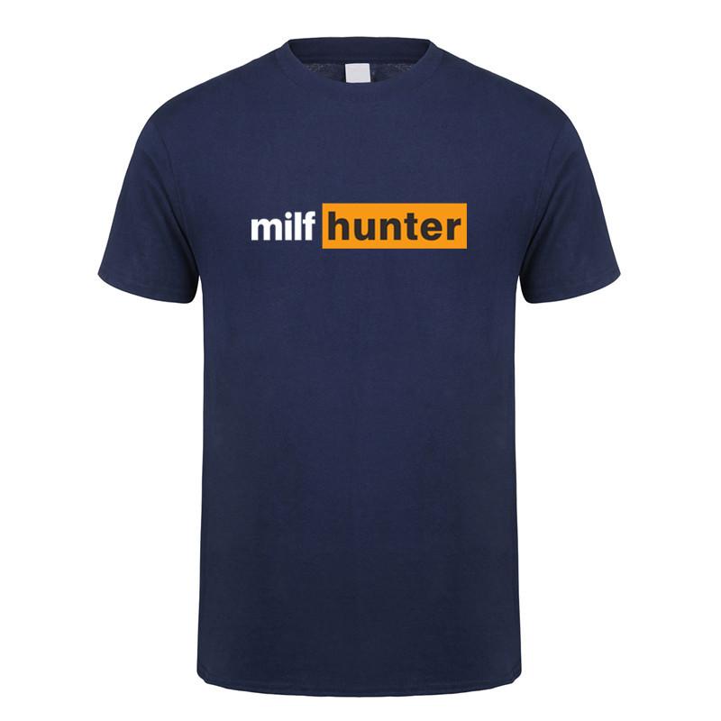 Milf Hunter T-shirt Sommar Kvinnor Män Kortärmad Rolig Födelsedagspresenter Klassiska T-shirts Bomulls-T-shirt Toppar OT-010