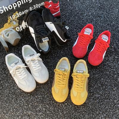 Retro nät andningsbara röda mjukbottnade Forrest Gump-skor 2025 tjockbottnade bajs-stegande sommar nya sport- och fritidsskor för kvinnor