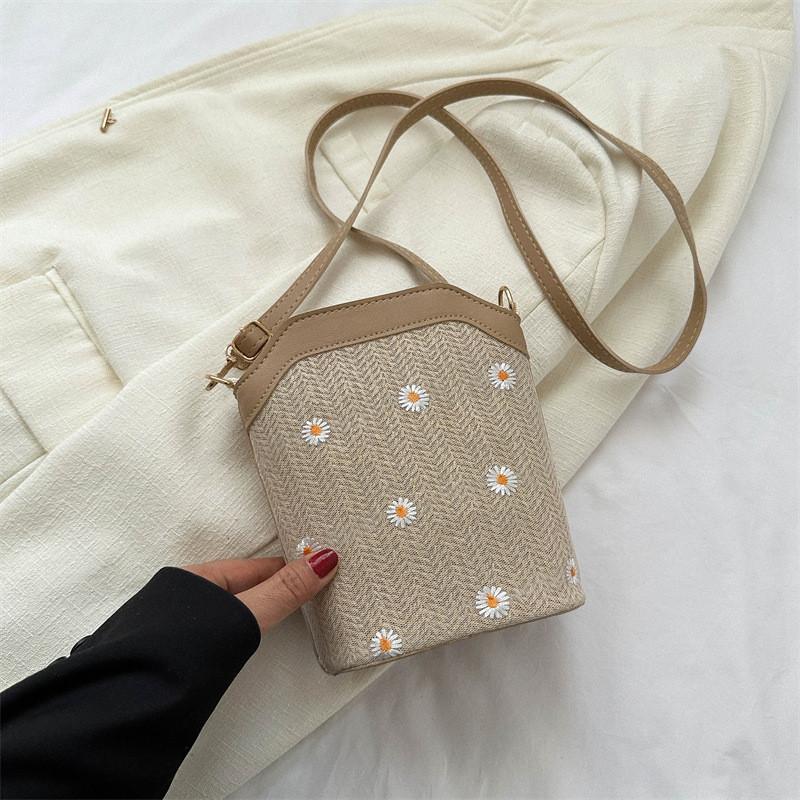 

Stylish Crossbody Bag With Unique Car Stitching Medium Size хакі