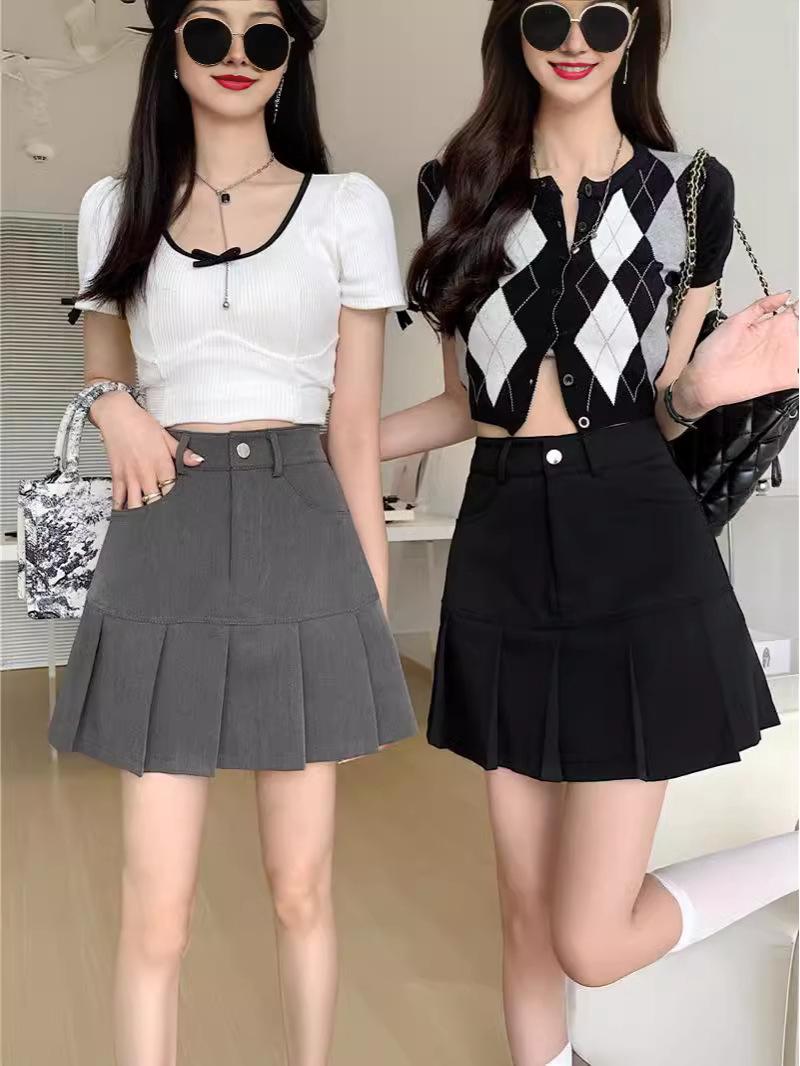 

2024 Summer Women s Plus Size High Waist Gray A-Line Pleated Skirt - Korean Style, Slimming, Belly-Covering, Short Length S