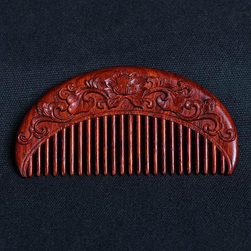 Indischer Rosenholz-Kamm mit geschnitzten kleinen Blättern - Holzkamm mit rotem Holzmuster
