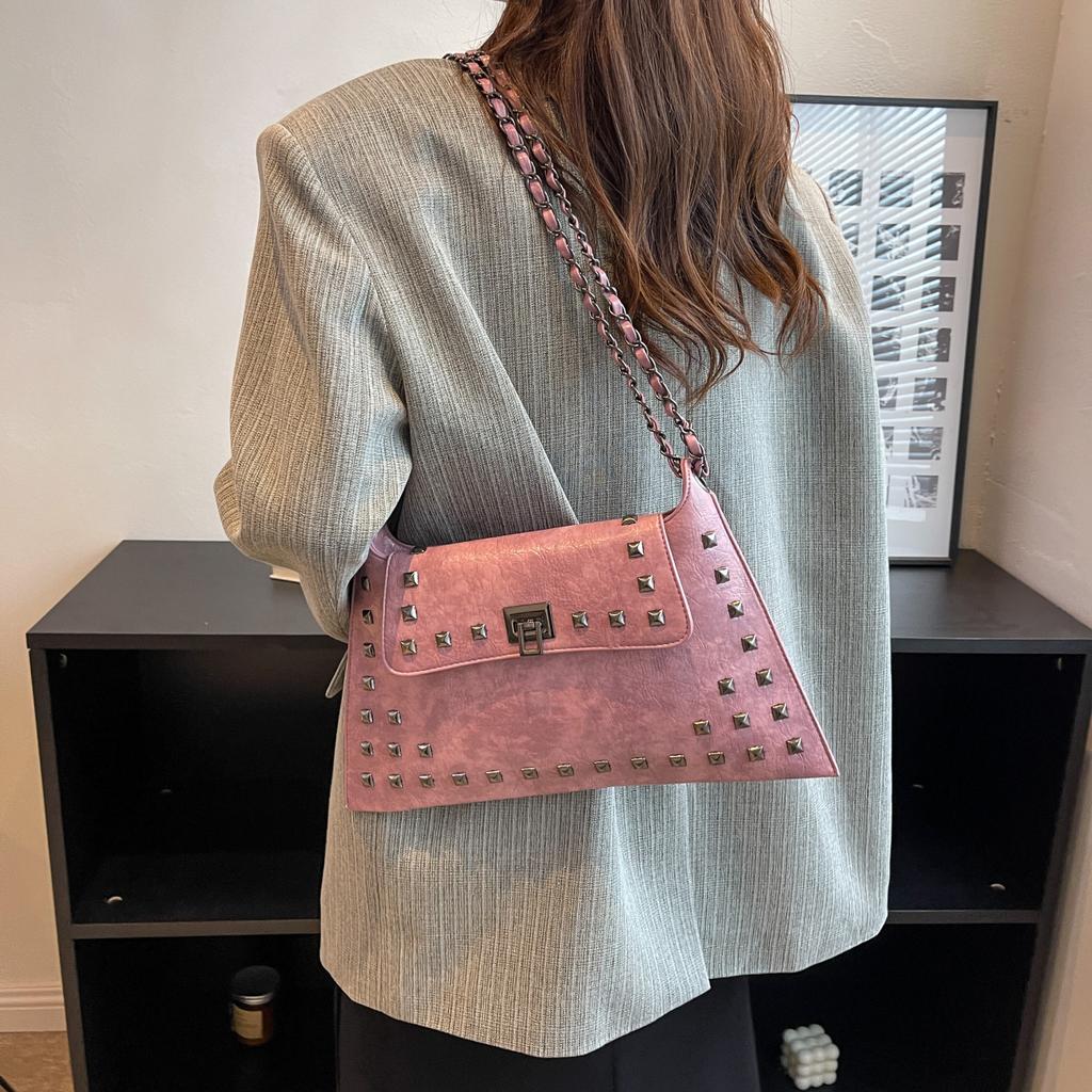 Vintage Handbag for Women; New Fashi Retro Envelope Shoulder Bag with a Unique Texture Chain Strap.