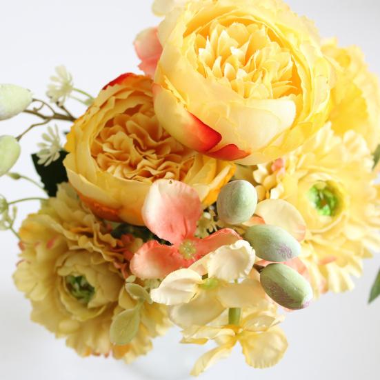 Hortensia artificială practică cu frunze de culoare vibrantă care nu se estompează