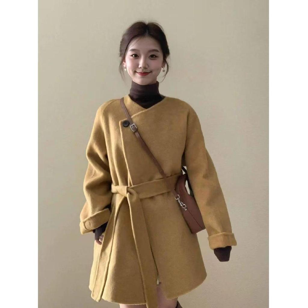 Korean Style Khaki Coat: Women's Autumn/Winter 2025 Petite Slimming Straight Shoulder Jacket, High-End Hepburn Style