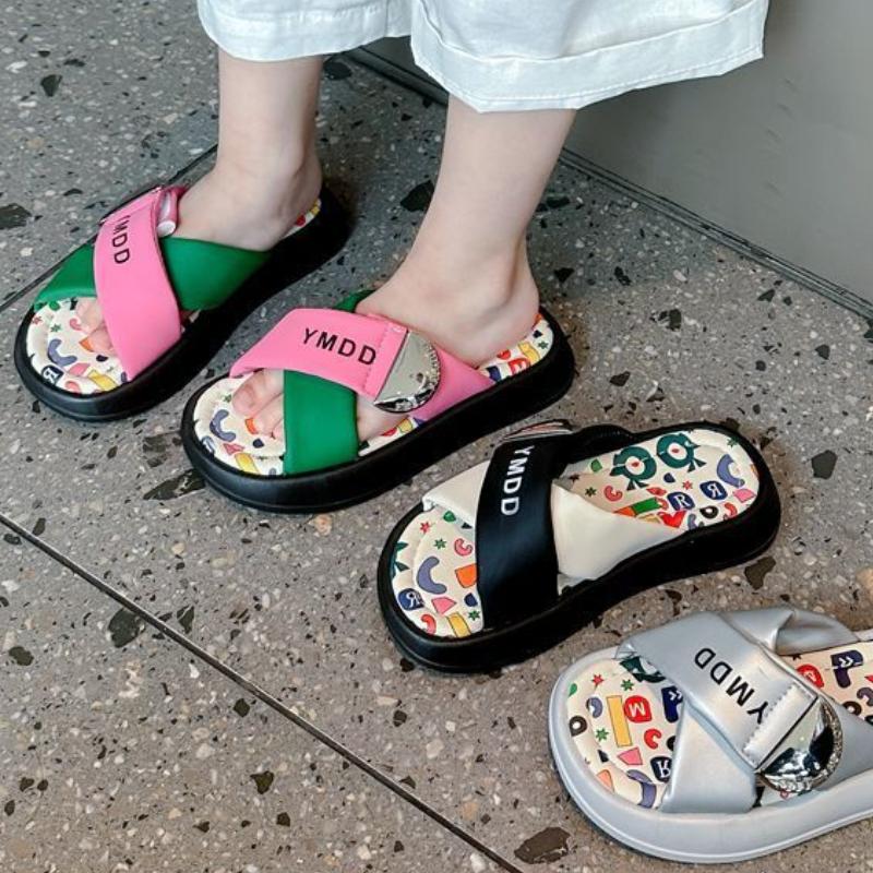 New 2025 Slippers Summer Versatile Comfort Kids Shoes Soft Soled Non Slip Casual Girl Shoe Cartoon Cute Graffiti Sandals Klapki