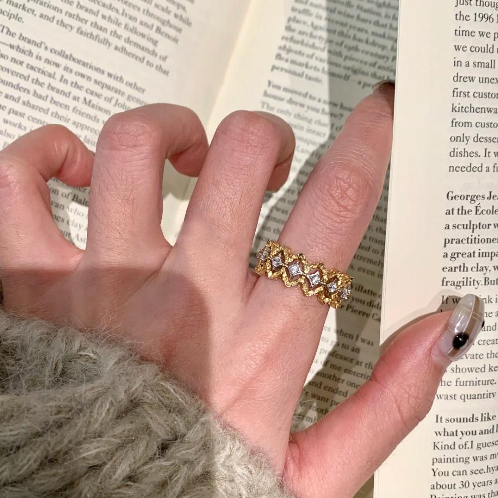 Italian Vintage Lace Rings for Women Elegant Diamond Rhinestone Gold Plated Hollow Design Fashion Jewelry