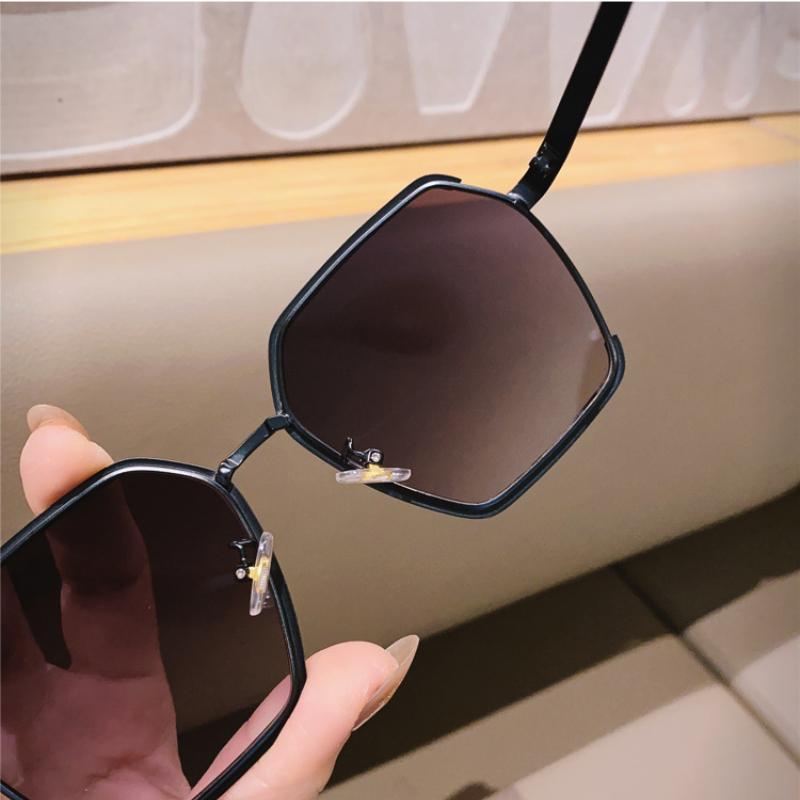 Retro Black Large Frame Sunglasses Woman Square Round Face Skinny-Face Sun Glasses Driving Uv400 Sunglasses  Eyewear