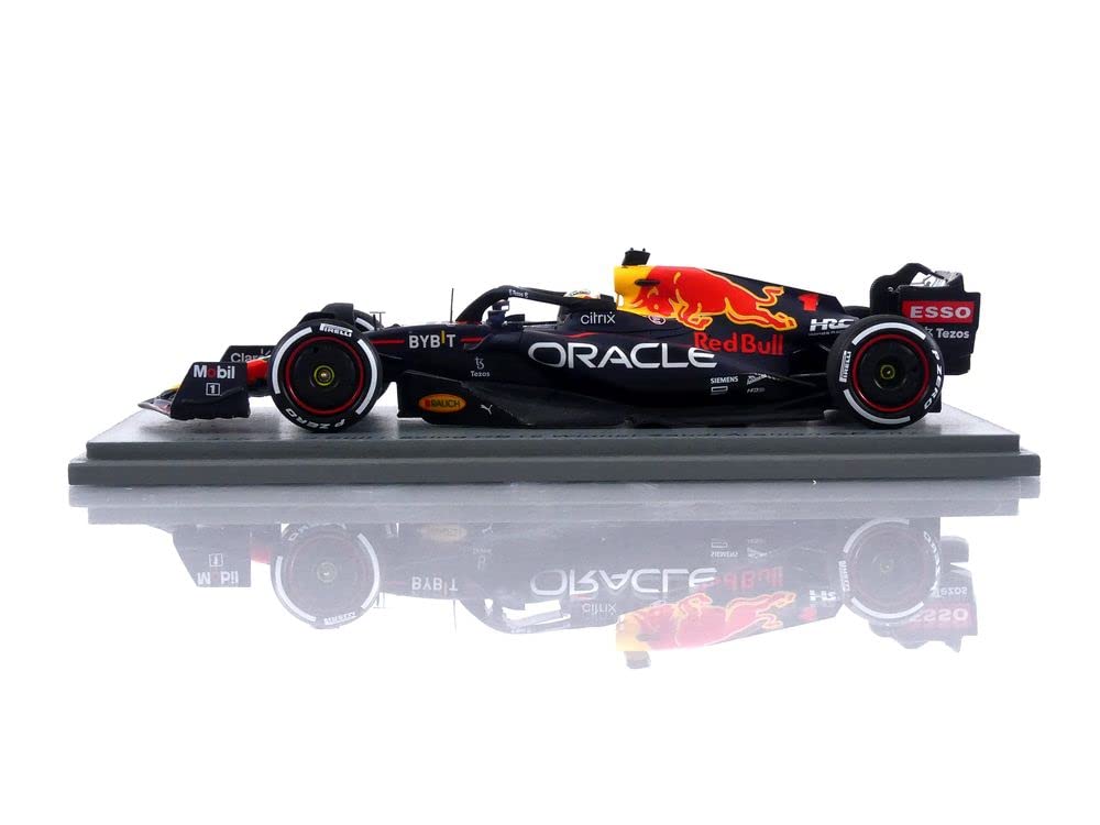Spark Oracle Red Bull Racing RB18 2022 F1 Saudi Arabian Grand Prix Winner Verstappen with Pit Board 1/43 #1 M.