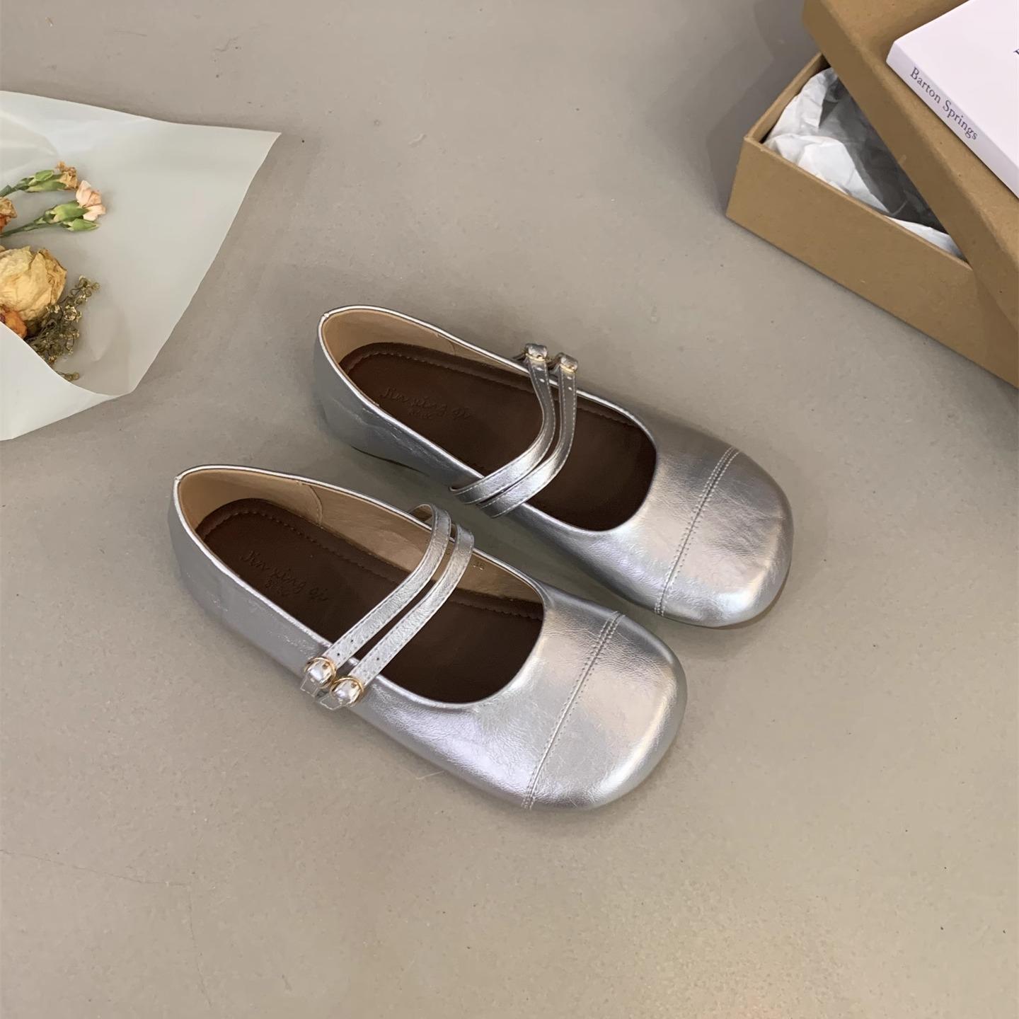 

French shallow mouth Mary Jane shoes women s 2025 spring and autumn new retro versatile one-word buckle belt single shoes flat beanie shoes 35 серебряный
