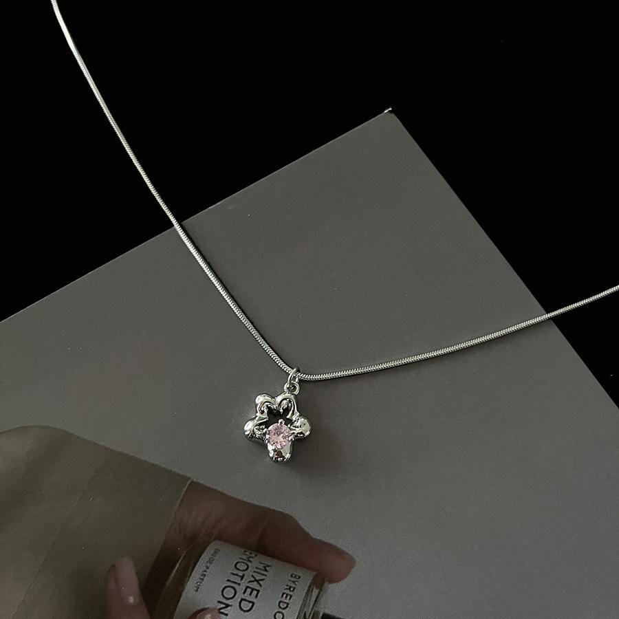 Tide Thin Chain Pendant, High-End Sense Collarbone Chain, Femininity, Versatile Fashion, Niche Design Necklace