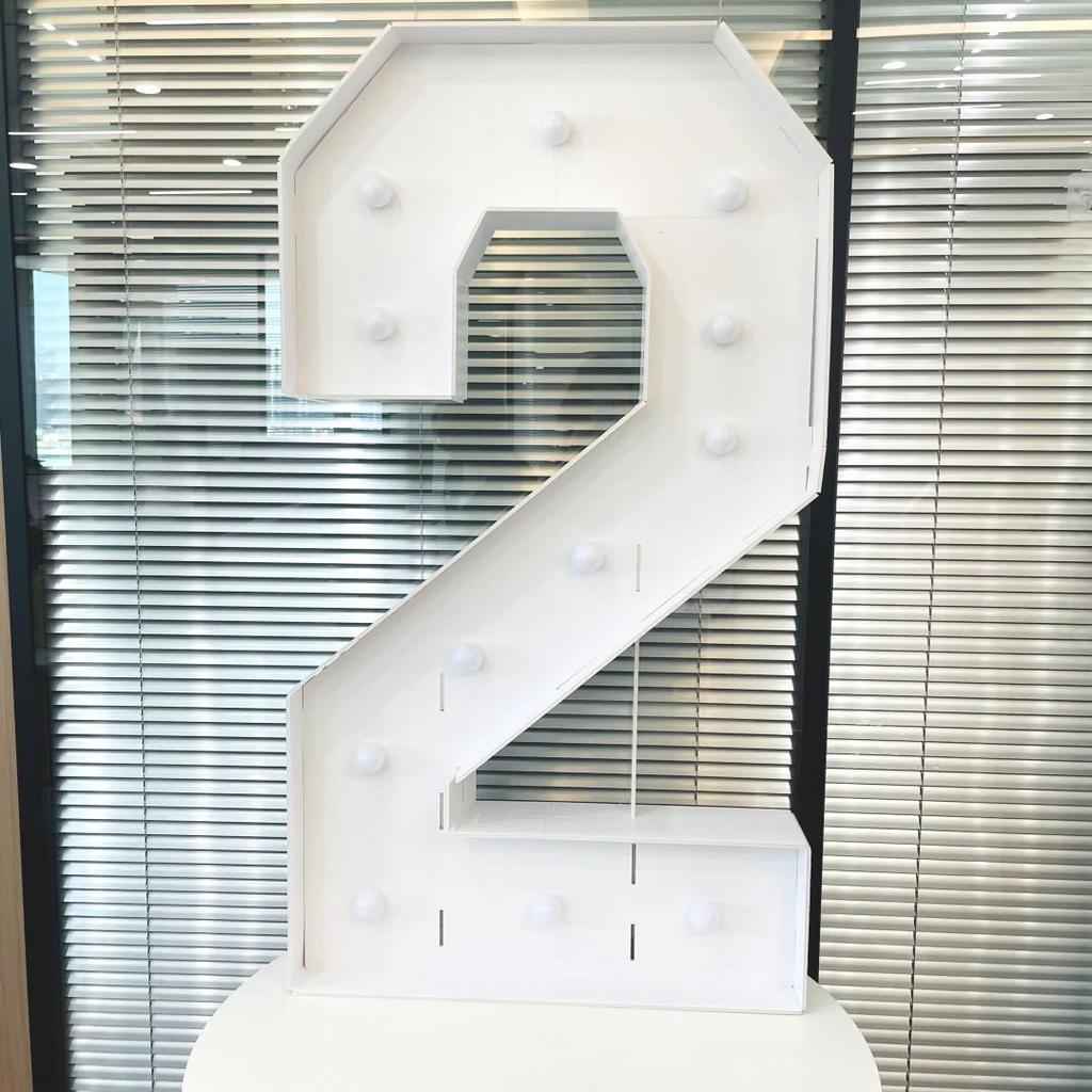 1 Pezzo 120cm Grande Pannello Numeri Luminosi 3D, Cornice in Carta 0-9 con Base, Segno Numerico LED per Festa di Compleanno Anniversario Traguardo Decorazione Laurea Prom 2026