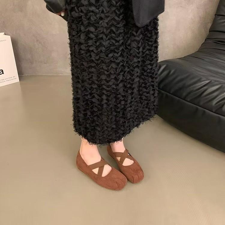 

Мода 2024 года, новые осенние женские модные и удобные однотонные балетки с круглым носком 40 коричневый