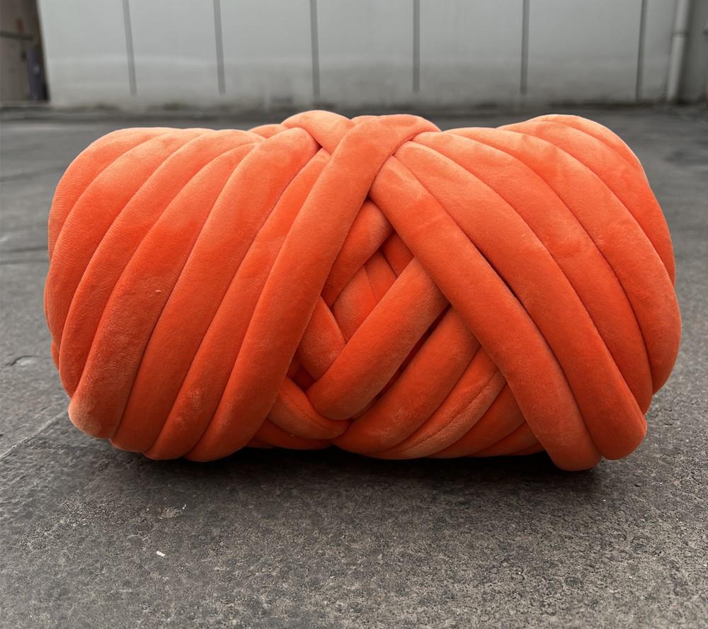 Introducing Our DIY Velvet Crystal Yarn Pillow Cat Bed: 3cm Thick, Soft, and Cozy!