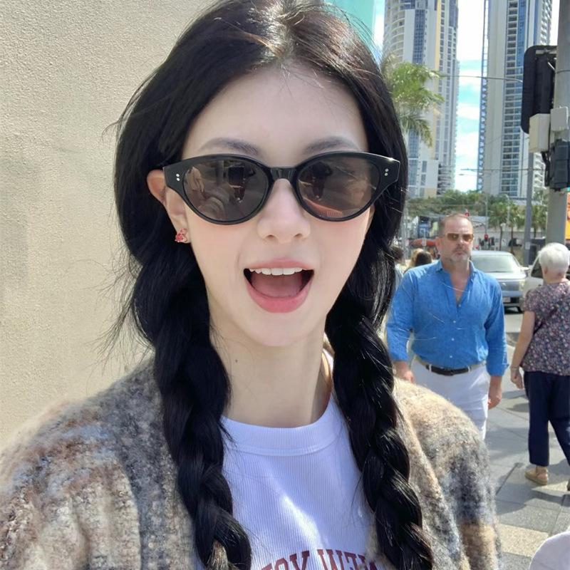 Popular Vintage Rivet Cat Eye Sunglasses Women For Men Sun Glasses Punk Shades Luxury Brand Designer Optical Eyeglasses Frame