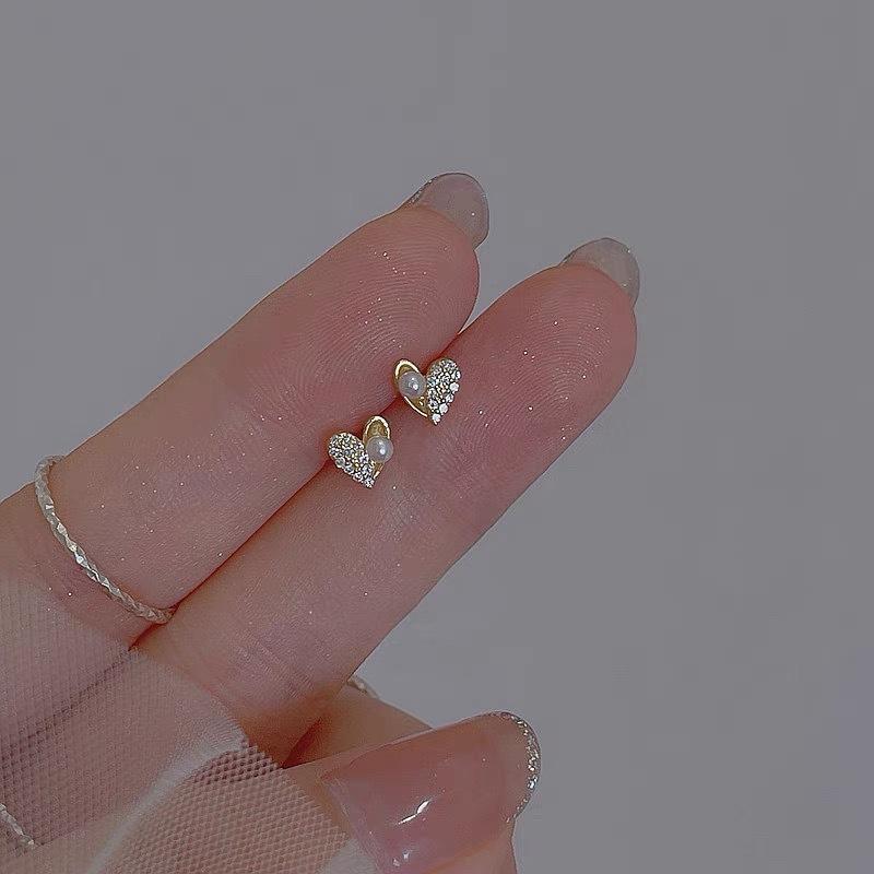 S Silver Needle Small Love Pearl Stud Earrings Women s New Trendy Niche Design Earrings Winter Earrings