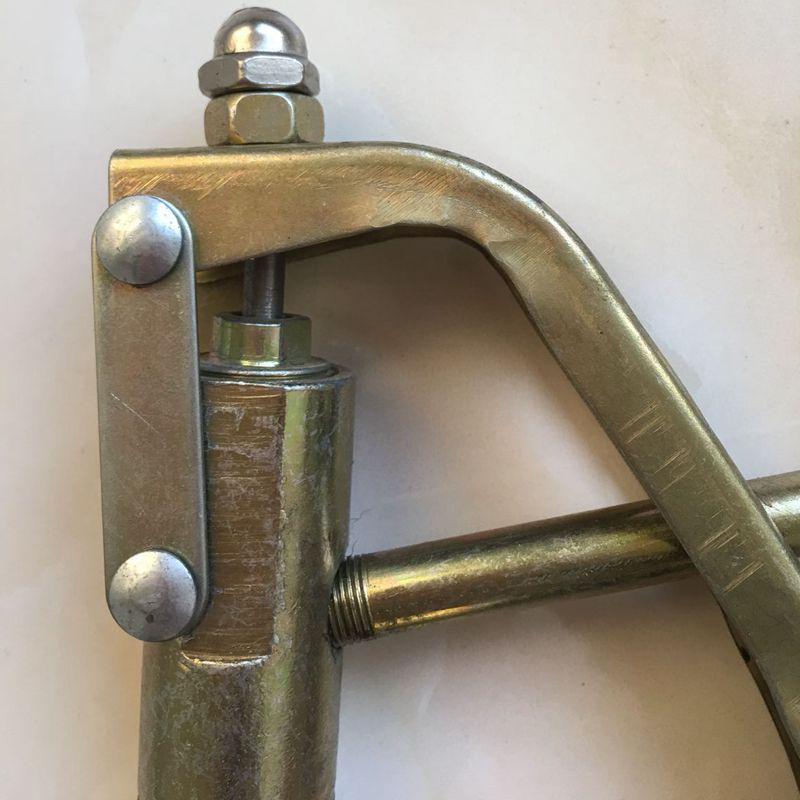 Pneumatic Universal Grease Gun Head with High-Pressure Straight Handle and Fine Thread