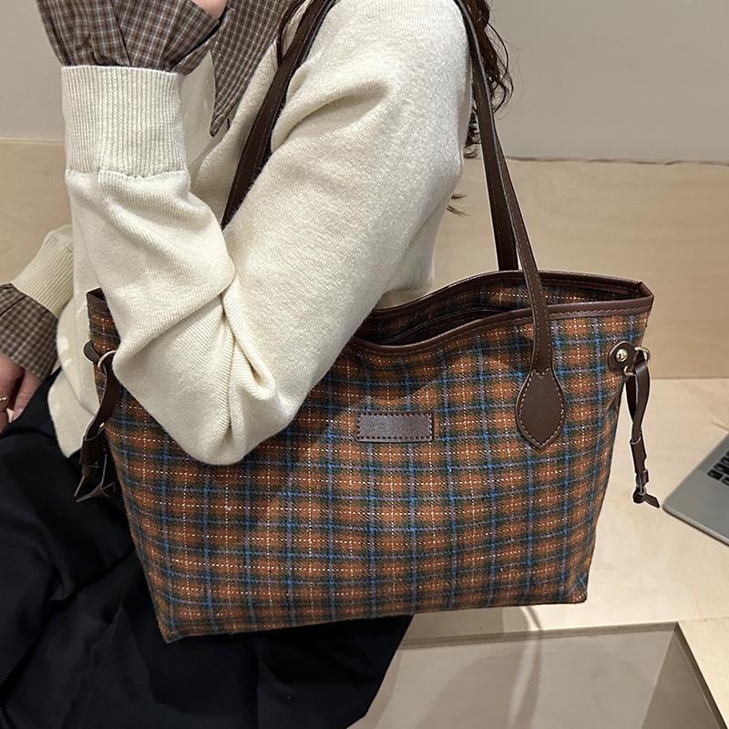 Niche Design Checkered Bag, Fashionable Tote Bag, Casual Large-capacity Single-shoulder Commuter Bag