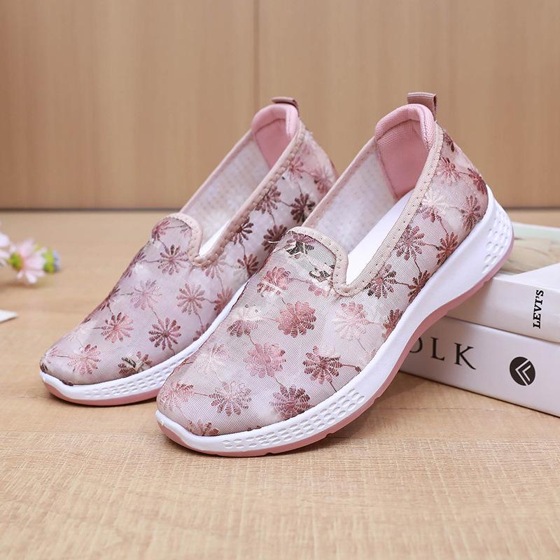 

Summer women s hollow mesh breathable mother shoes flat sole one pedal shallow mouth lazy shoes soft sole non-slip middle and old shoes 41 розовый
