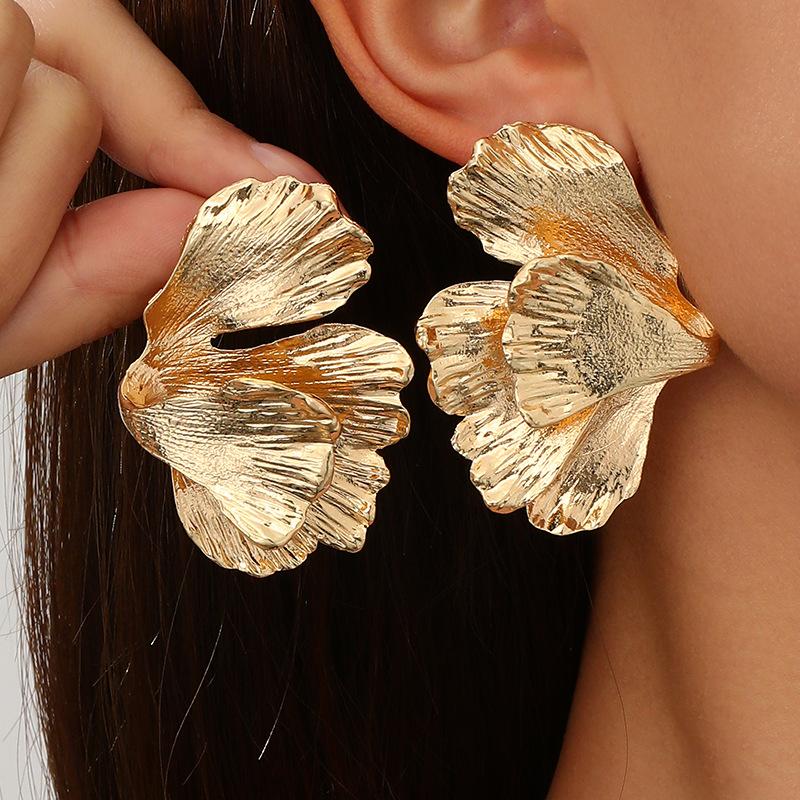 Vintage Metal Gold Color Flower Big Earrings for Women Fashion Floral Statement Earrings Jewelry Gift
